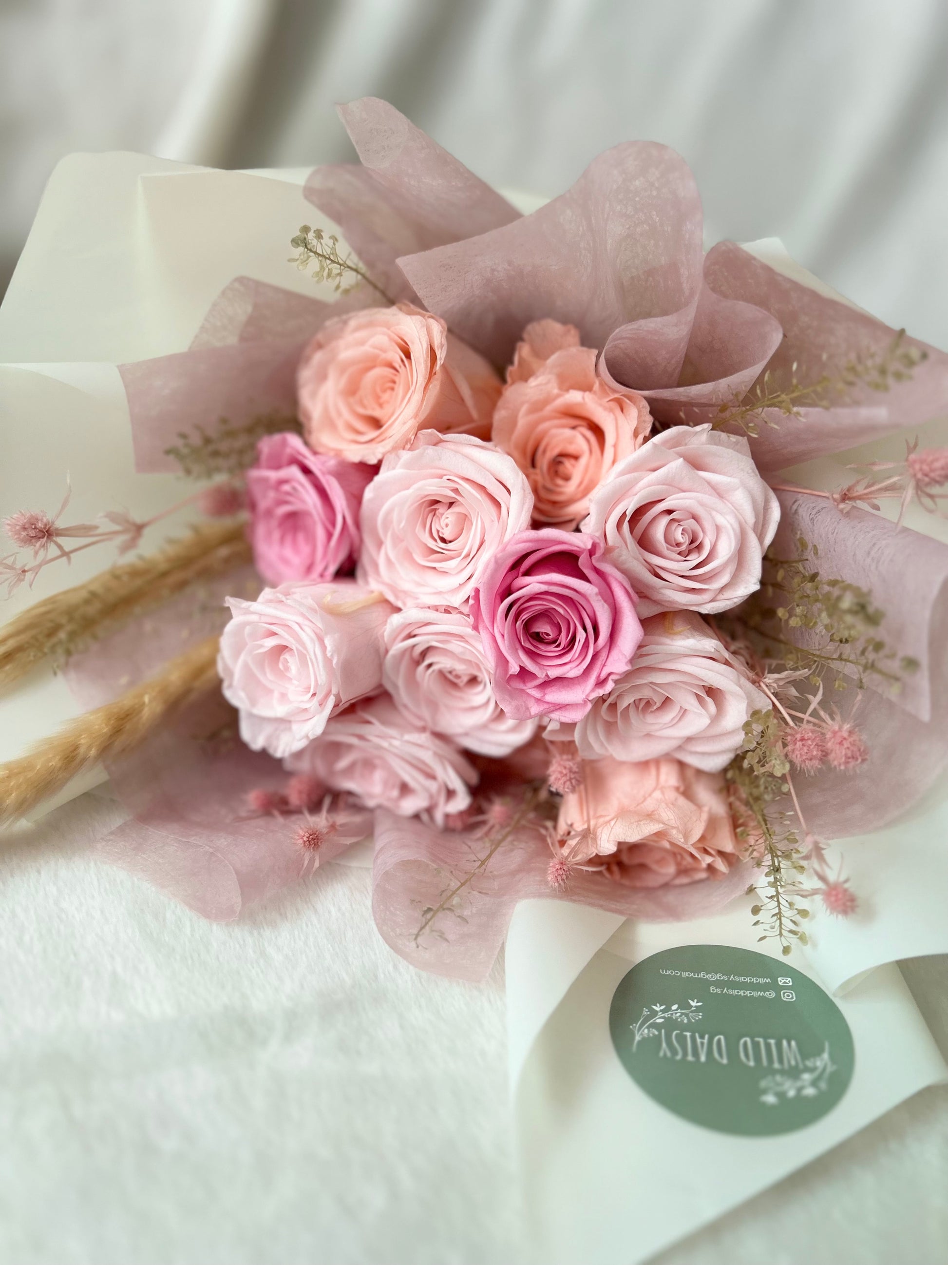 Preserved pink roses bouquet