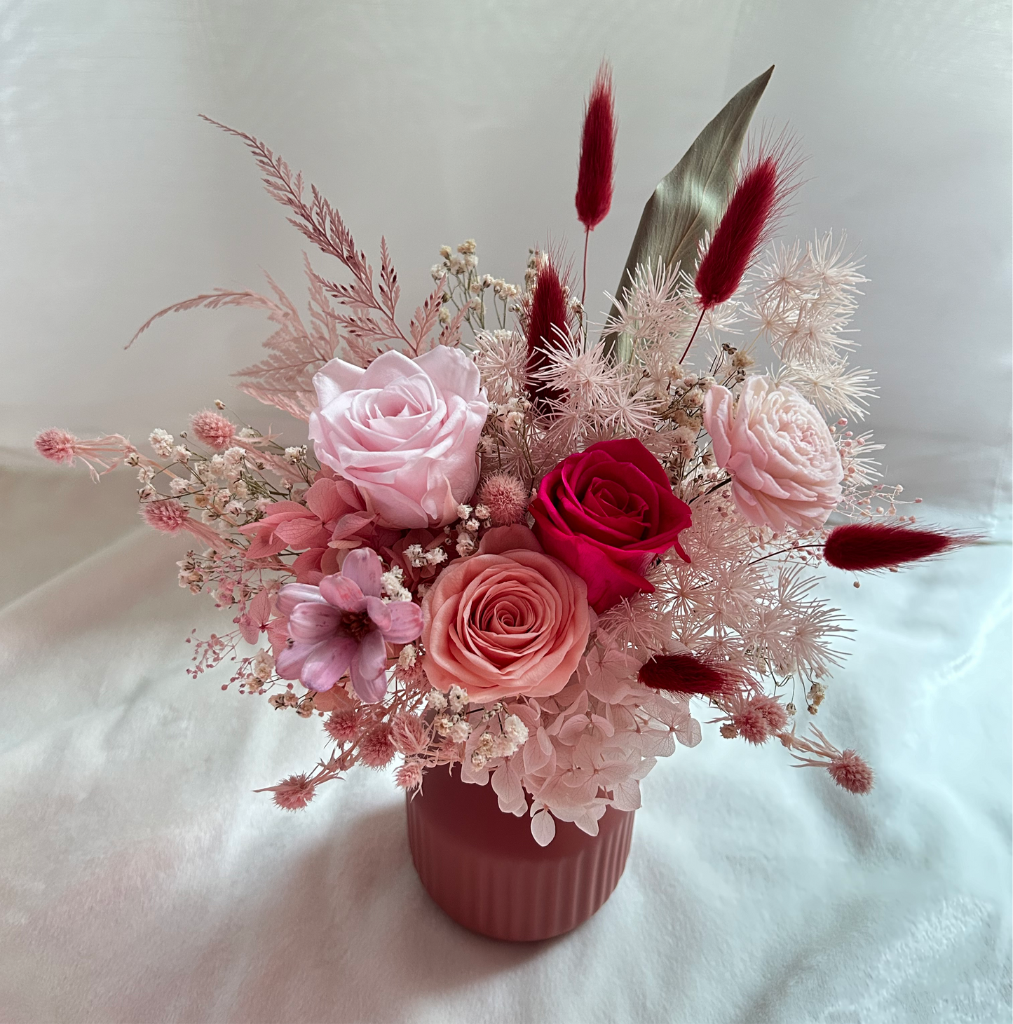 Wild Daisy Pink preserved flowers vase arrangement 